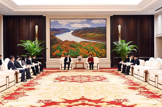 余紅輝拜會(huì)黑龍江省委副書記、省長梁惠玲