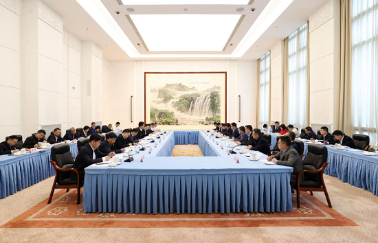 余紅輝拜會(huì)貴州省長(zhǎng)李炳軍并舉行工作會(huì)談