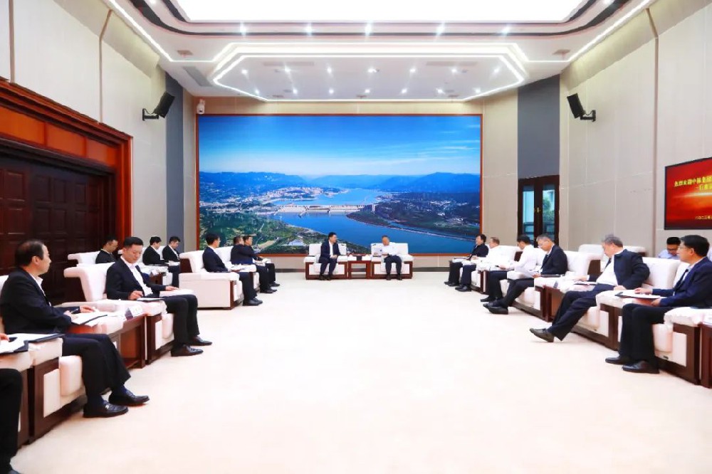 余紅輝拜訪中國三峽集團黨組書記、董事長雷鳴山