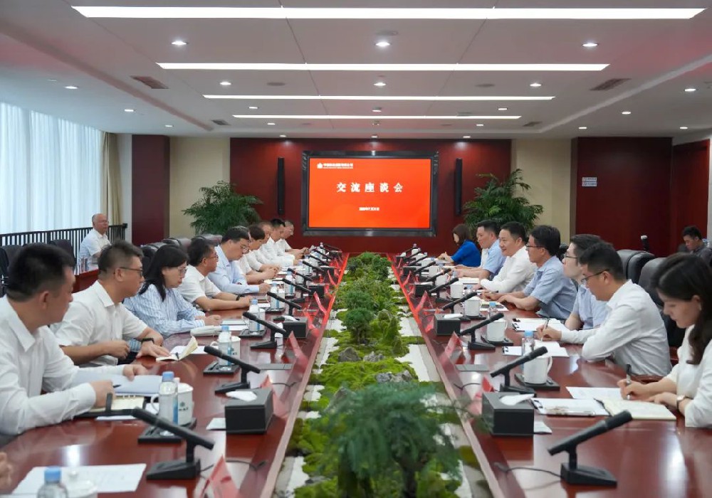 余紅輝與山西省委常委、太原市委書記韋韜座談