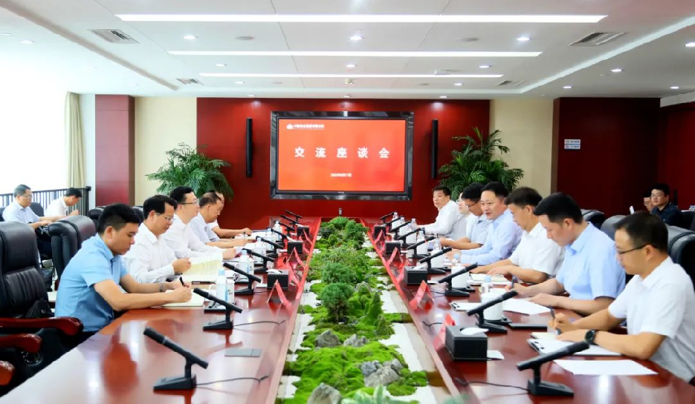 余紅輝與貴州省副省長羅強座談